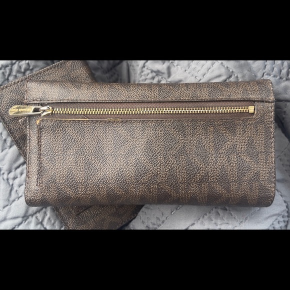 Michael Kors checkbook wallet - Picture 9 of 9